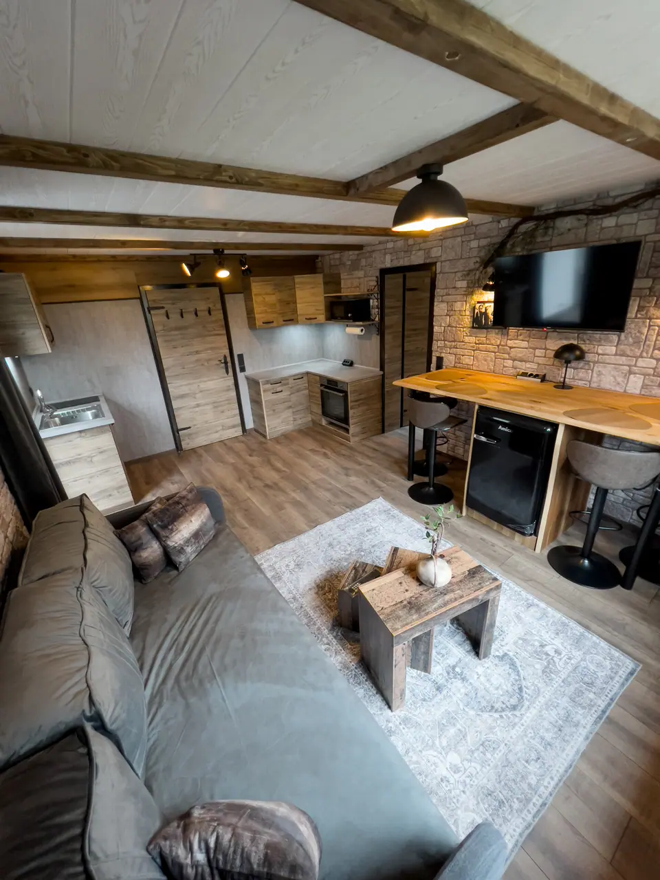 Living room with the kitchen behind