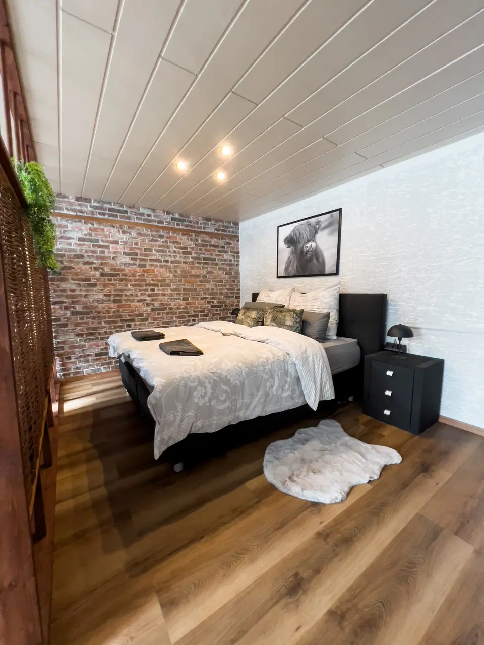 Schlafbereich mit Doppelbett